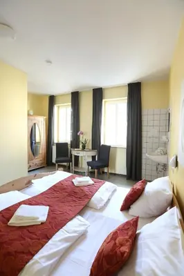 Ein Bett oder Betten in einem Zimmer der Unterkunft Kolping Hostel Trier im Warsberger Hof