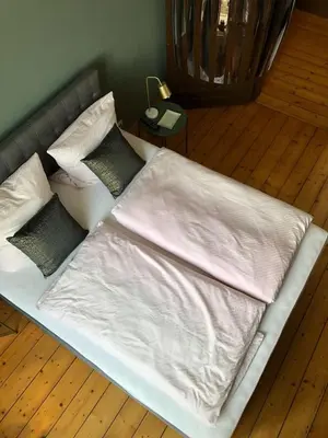 Ein Bett oder Betten in einem Zimmer der Unterkunft back to school (rote Schule)