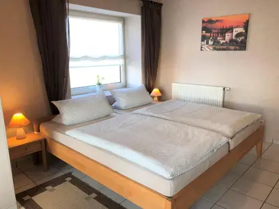 Ein Bett oder Betten in einem Zimmer der Unterkunft Gästehaus Doll