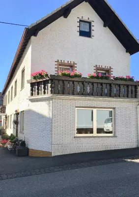 Das Gebäude in dem sich die Pension befindet