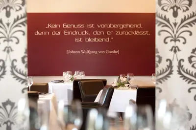 Ein Restaurant oder anderes Speiselokal in der Unterkunft Le Temple