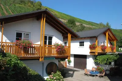 Ein allgemeiner Bergblick oder ein Berglick von der Ferienwohnung aus