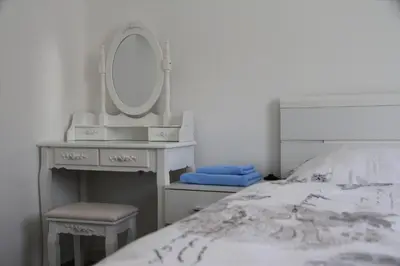 Ein Bett oder Betten in einem Zimmer der Unterkunft Geräumige 4 Zimmer Wohnung an den Kaiserthermen