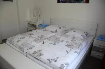 Ein Bett oder Betten in einem Zimmer der Unterkunft Geräumige 4 Zimmer Wohnung an den Kaiserthermen