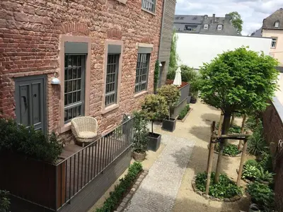 Ein Garten an der Unterkunft Exklusive Designferienwohnung The Backyard TBY 02