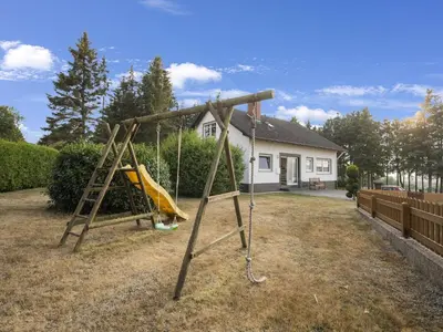 Ein Kinderspielbereich in der Unterkunft Trierscheid Countryside Escape