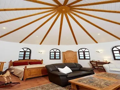 Ein Sitzbereich in der Unterkunft Strotzbüsch Forest Hideaway