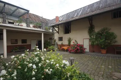 Das Gebäude in dem sich die Ferienwohnung befindet