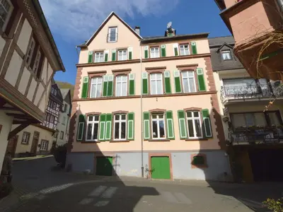 Das Gebäude in dem sich das Ferienhaus befindet