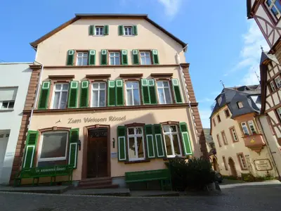 Das Gebäude in dem sich das Ferienhaus befindet