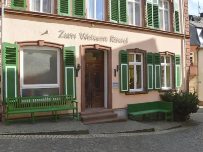 Das Gebäude in dem sich das Ferienhaus befindet