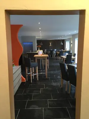 Ein Restaurant oder anderes Speiselokal in der Unterkunft Ferienweingut Peter-Jos. Hauth