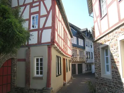 Das Gebäude in dem sich das Ferienhaus befindet