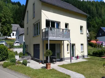 Das Gebäude in dem sich die Ferienwohnung befindet