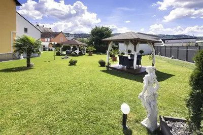 Ein Garten an der Unterkunft Gästehaus Edith, 3-Sterne, 2-4 Personen