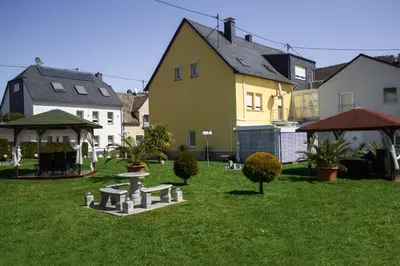 Ein Garten an der Unterkunft Gästehaus Edith, 3-Sterne, 2-4 Personen
