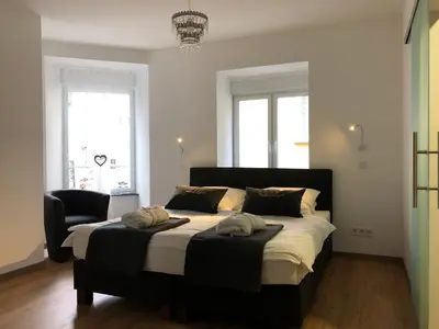 Ein Bett oder Betten in einem Zimmer der Unterkunft eifel5star - Burgfriedstraße