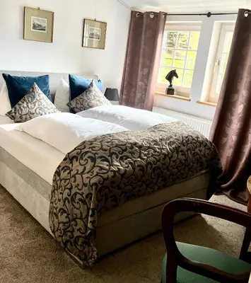 Ein Bett oder Betten in einem Zimmer der Unterkunft Landgasthof Zum Weissen Schwanen