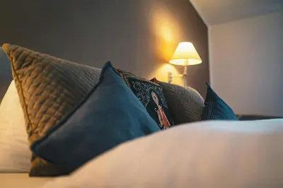 Ein Bett oder Betten in einem Zimmer der Unterkunft Landgasthof Zum Weissen Schwanen