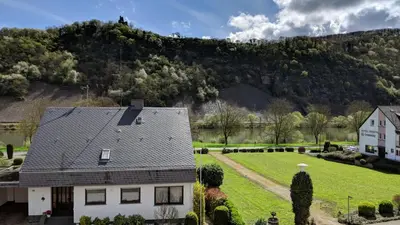 Ein allgemeiner Bergblick oder ein Berglick von der Ferienwohnung aus