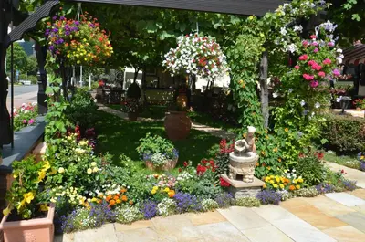 Ein Garten an der Unterkunft Hotel Unter den Linden