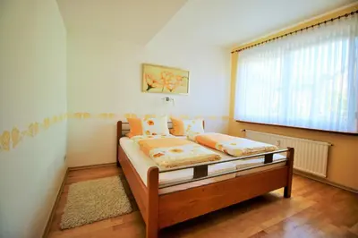 Ein Bett oder Betten in einem Zimmer der Unterkunft Gästehaus Kön