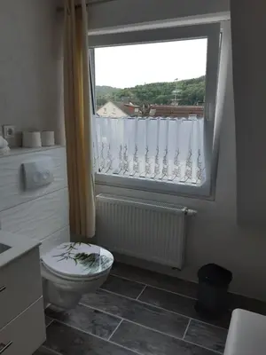 Ein Badezimmer in der Unterkunft Gästehaus - Café Frank
