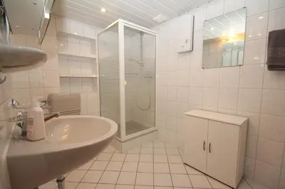 Ein Badezimmer in der Unterkunft Ferienwohnung Ehlen im Alten Winzerhaus