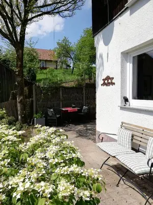 Ein Garten an der Unterkunft Am Rosenberg