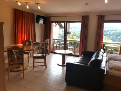 Ein Sitzbereich in der Unterkunft Hotel Berghof