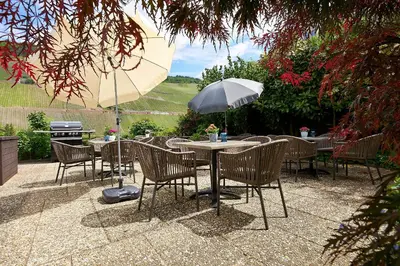 Ein allgemeiner Bergblick oder ein Berglick von des Bed & Breakfasts aus
