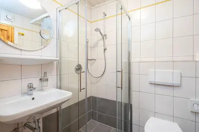 Ein Badezimmer in der Unterkunft Hotel Ursula