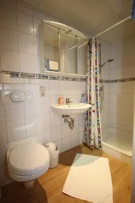 Ein Badezimmer in der Unterkunft Fewo Spiaggia - Gästehaus Kön