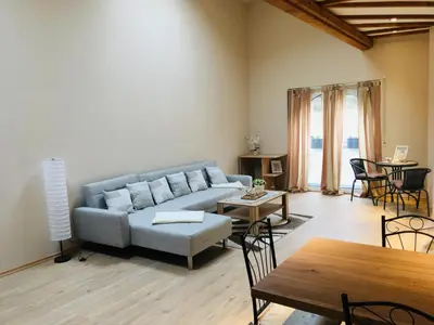 Ein Sitzbereich in der Unterkunft Ferienwohnung am Nürburgring/Wintersport Arft