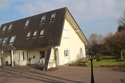 Das Gebäude in dem sich die Ferienwohnung befindet