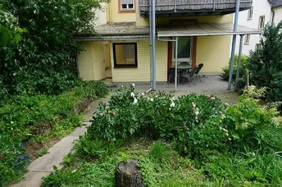 Ein Garten an der Unterkunft Fewo TRINA