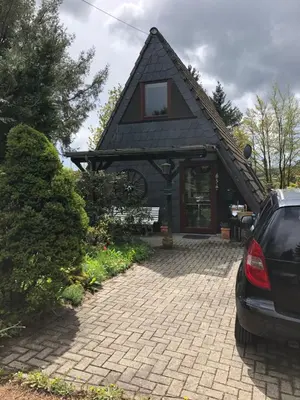 Das Gebäude in dem sich das Ferienhaus befindet