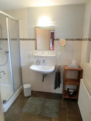 Ein Badezimmer in der Unterkunft Ferienweingut Hirschen Schulstraße