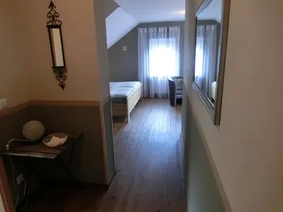 Ein Bett oder Betten in einem Zimmer der Unterkunft Ferienweingut Hirschen Schulstraße