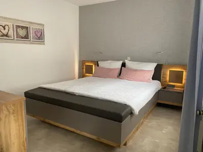 Ein Bett oder Betten in einem Zimmer der Unterkunft Ferienwohnung Junglen an der Mosel