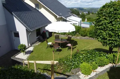 Ein Garten an der Unterkunft Ferienwohnung Bappert
