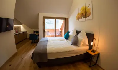 Ein Bett oder Betten in einem Zimmer der Unterkunft Rieslingquartier - Mosel Wein Hotel