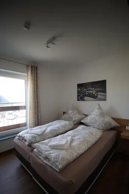 Ein Bett oder Betten in einem Zimmer der Unterkunft Nürburgring Aparts