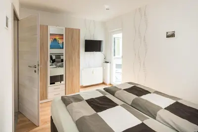 Ein Bett oder Betten in einem Zimmer der Unterkunft FeWo-tt 2