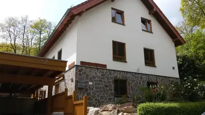 Das Gebäude in dem sich das Privatzimmer befindet