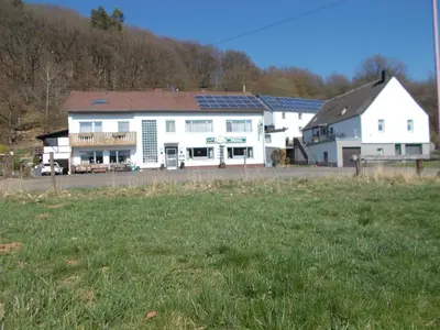 Das Gebäude in dem sich die Ferienwohnung befindet