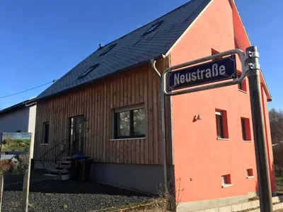 Das Gebäude in dem sich die Ferienwohnung befindet