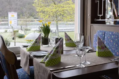 Ein Restaurant oder anderes Speiselokal in der Unterkunft Hotel Zwei Mohren