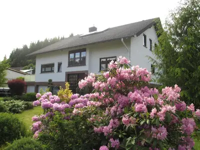 Ein Garten an der Unterkunft Ferienwohnung-Lind