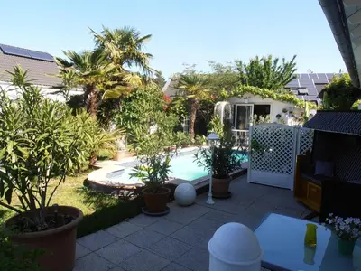 Der Swimmingpool an oder in der Nähe von FeWo Nala
